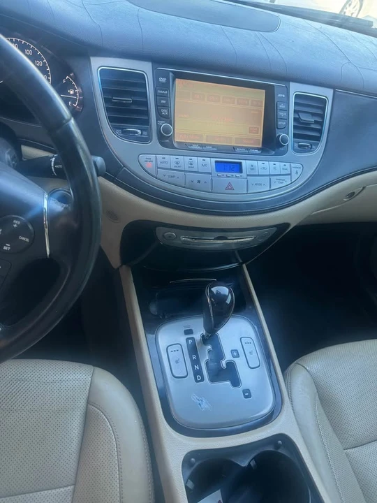 2010 Hyundai Genesis - Image 13 of 14
