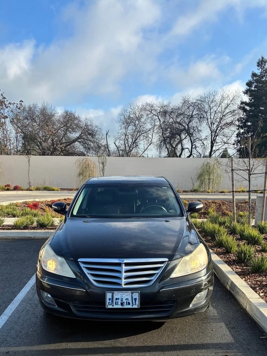 2010 Hyundai Genesis - Image 2 of 5