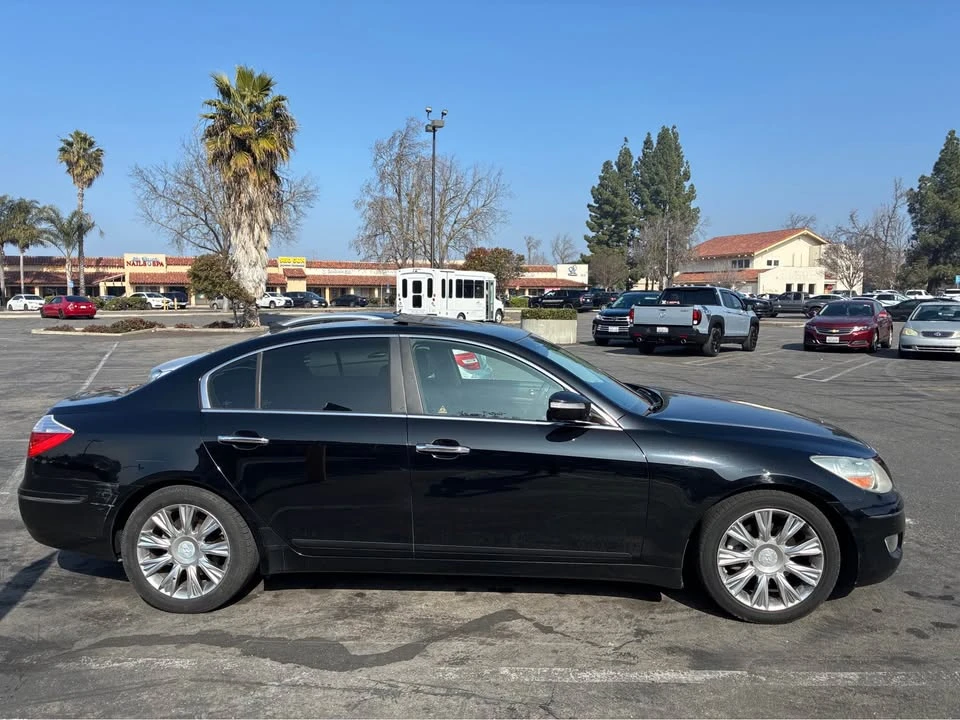 2010 Hyundai Genesis - Image 5 of 5