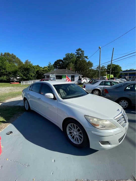 2010 Hyundai Genesis - Image 2 of 11