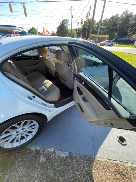 2010 Hyundai Genesis - Image 8 of 11