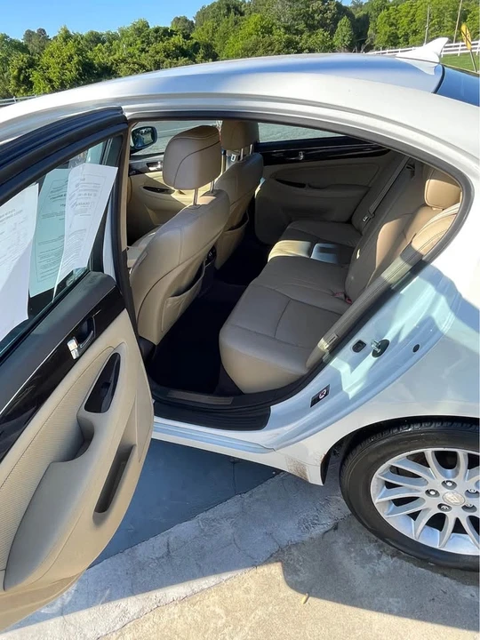 2010 Hyundai Genesis - Image 7 of 11