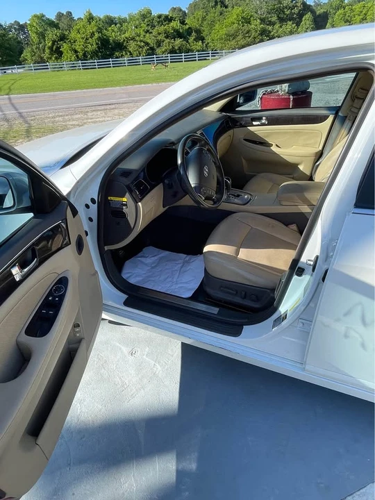 2010 Hyundai Genesis - Image 6 of 11