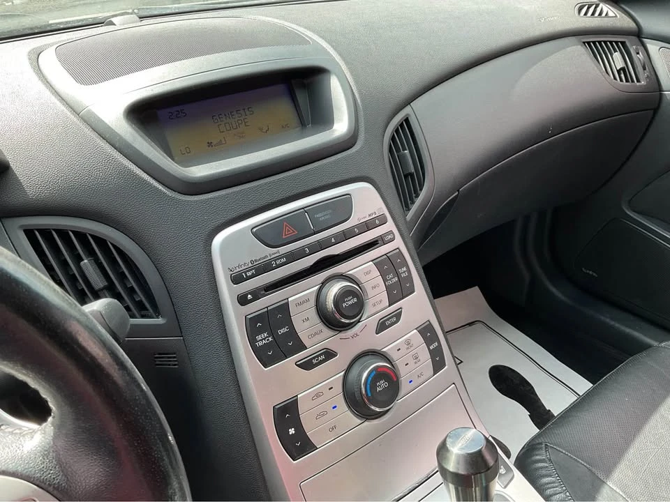 2010 Hyundai Genesis Coupe - Image 11 of 12