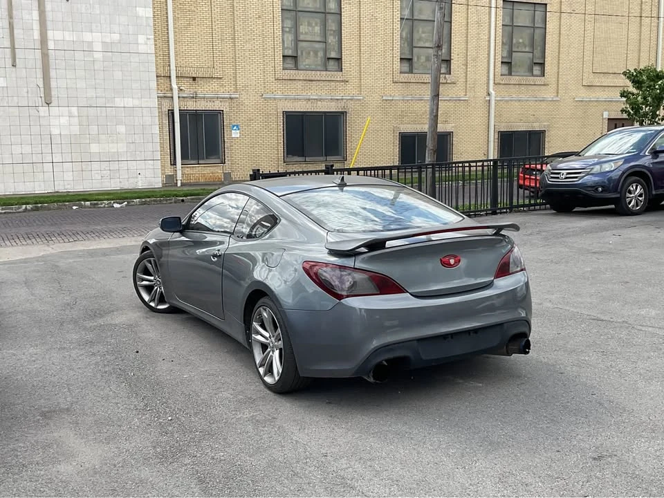 2010 Hyundai Genesis Coupe - Image 3 of 12