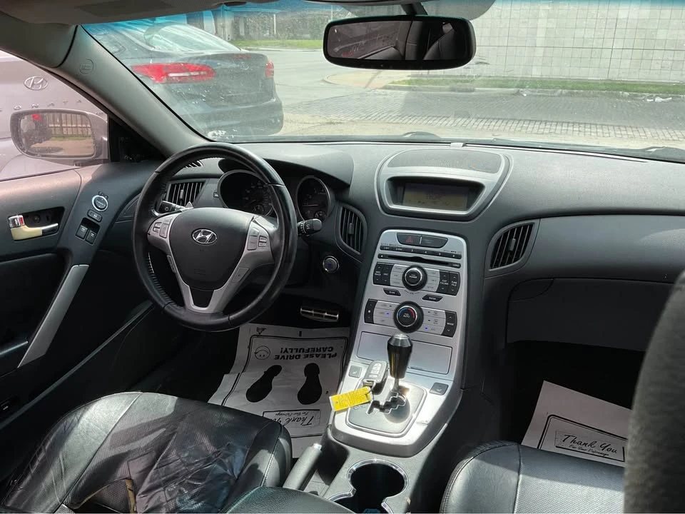 2010 Hyundai Genesis Coupe - Image 9 of 12