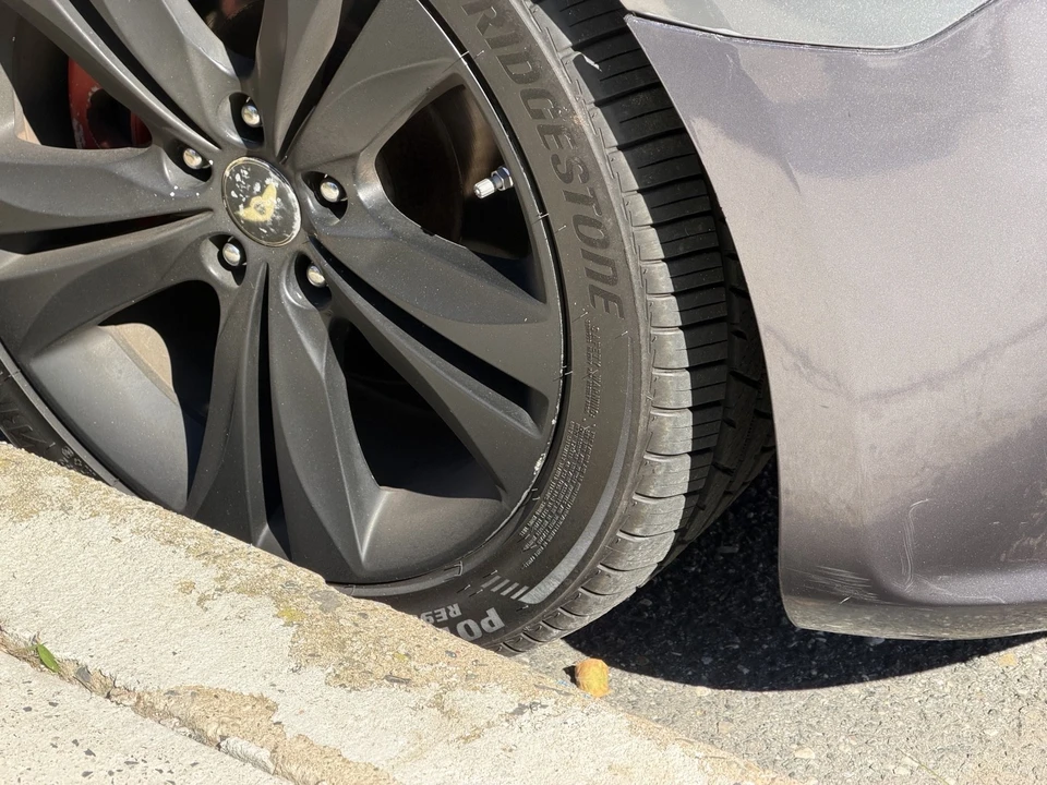 2010 Hyundai Genesis - Image 7 of 13