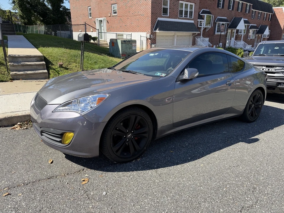 2010 Hyundai Genesis - Image 2 of 13