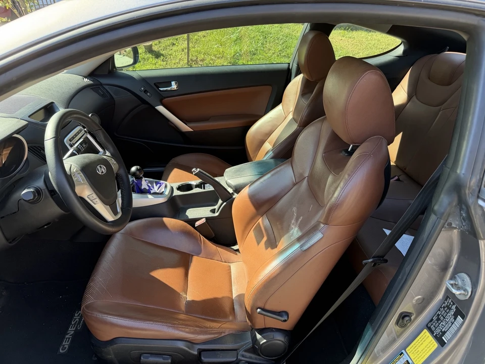 2010 Hyundai Genesis - Image 10 of 13