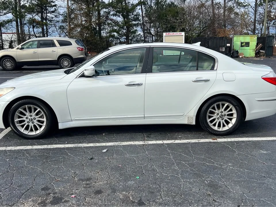 2010 Hyundai Genesis - Image 2 of 13