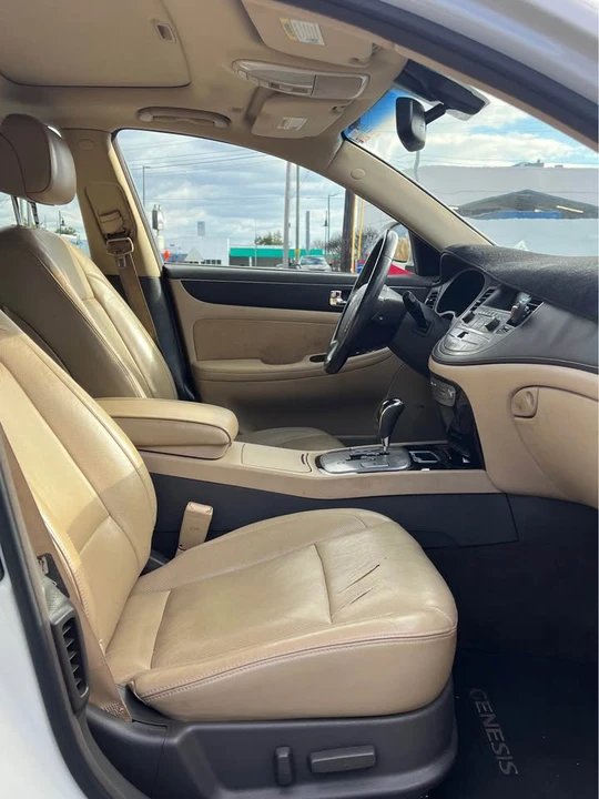 2010 Hyundai Genesis - Image 7 of 13
