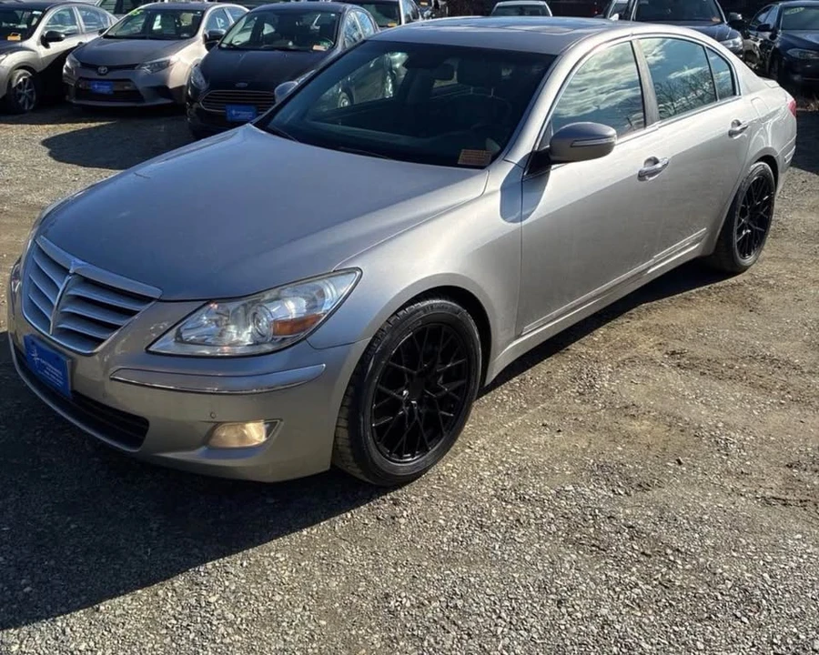 2010 Hyundai Genesis - Image 7 of 8