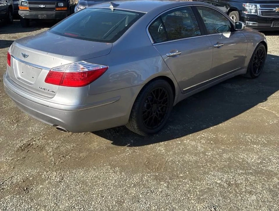 2010 Hyundai Genesis - Image 4 of 8