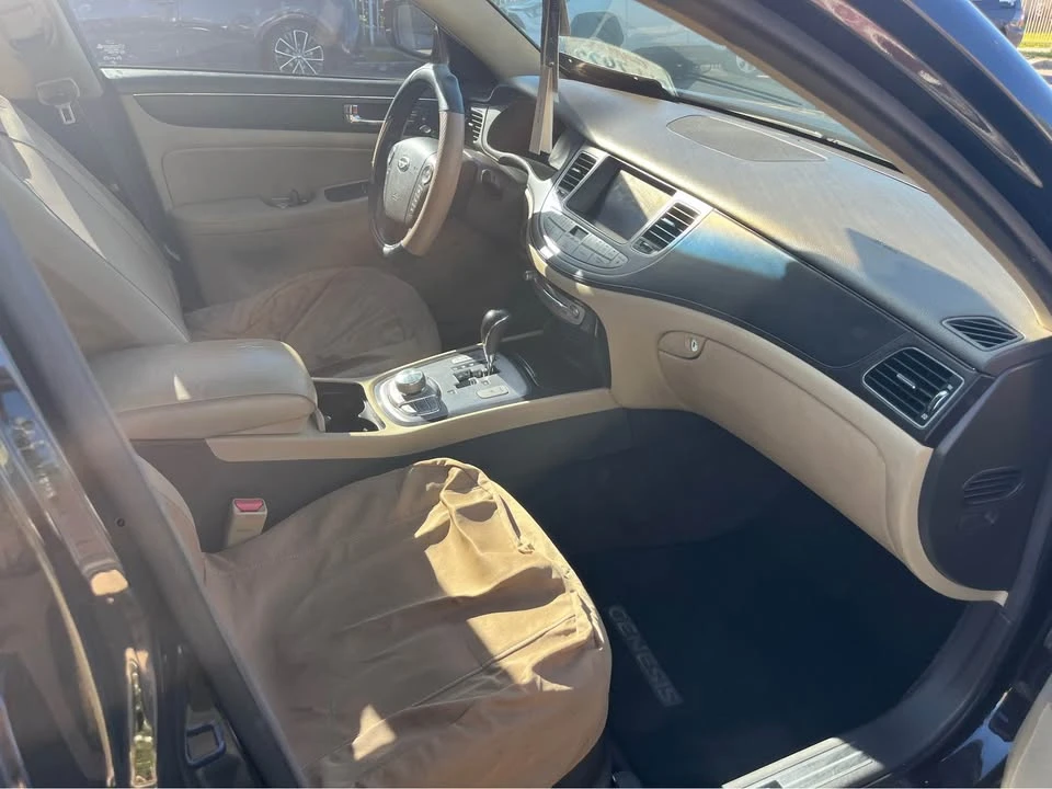2010 Hyundai Genesis - Image 3 of 4