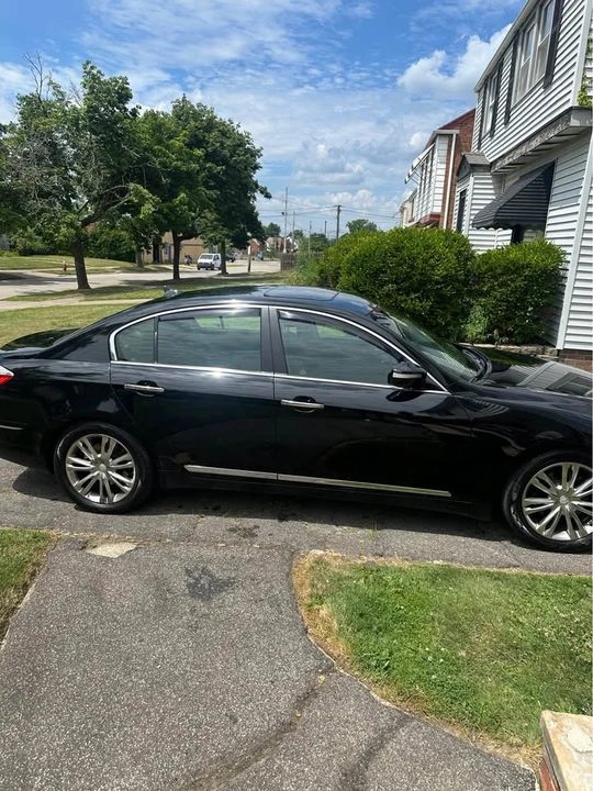 2010 Hyundai Genesis - Image 2 of 2
