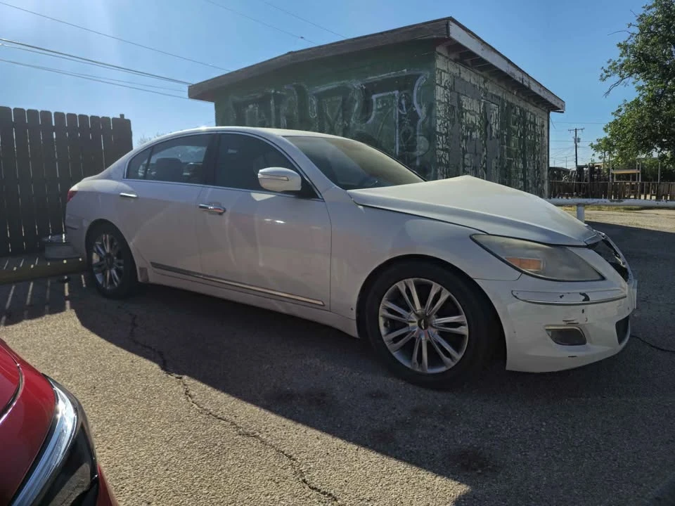 2010 Hyundai Genesis - Image 2 of 10