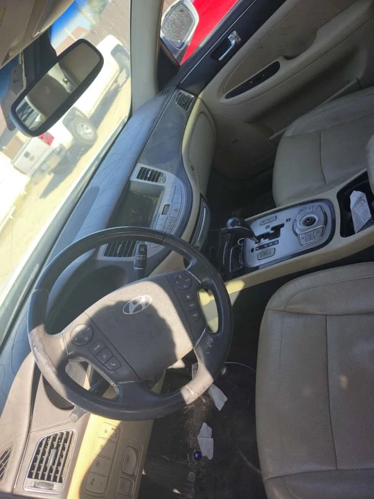 2010 Hyundai Genesis - Image 5 of 10