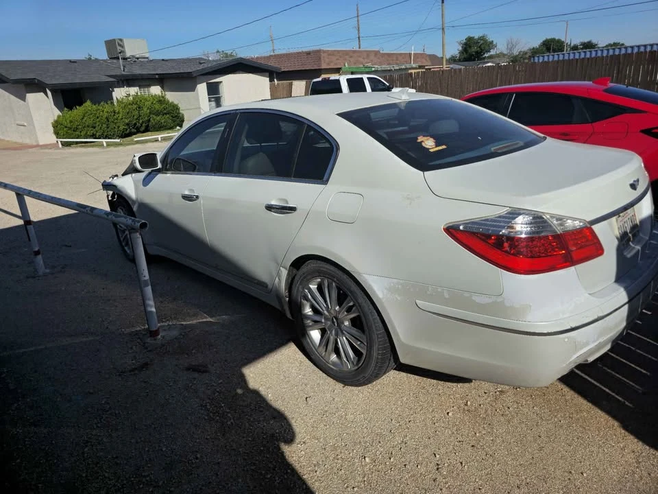 2010 Hyundai Genesis - Image 4 of 10