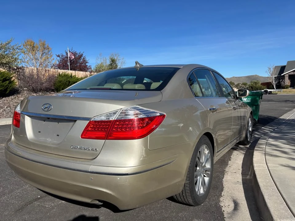 2010 Hyundai Genesis - Image 4 of 5
