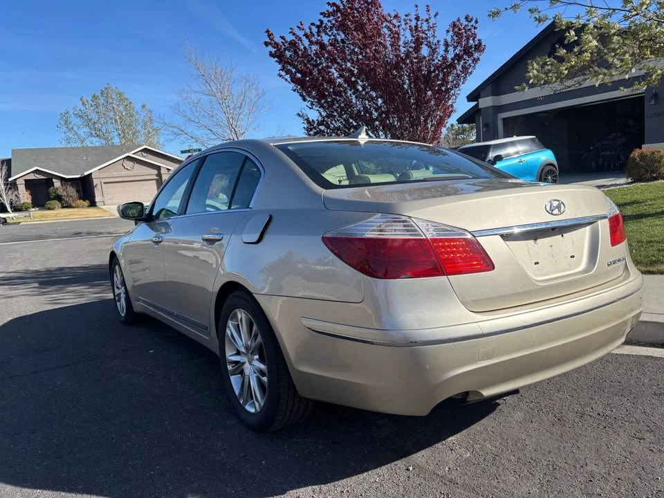 2010 Hyundai Genesis - Image 5 of 5