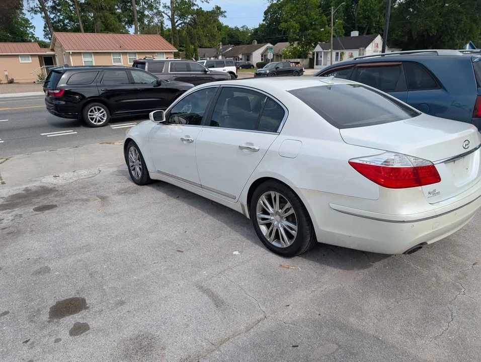 2010 Hyundai Genesis - Image 2 of 5