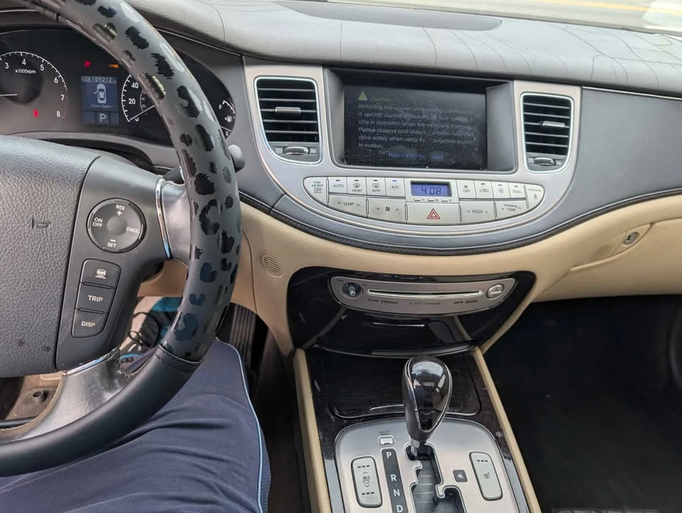 2010 Hyundai Genesis - Image 4 of 5