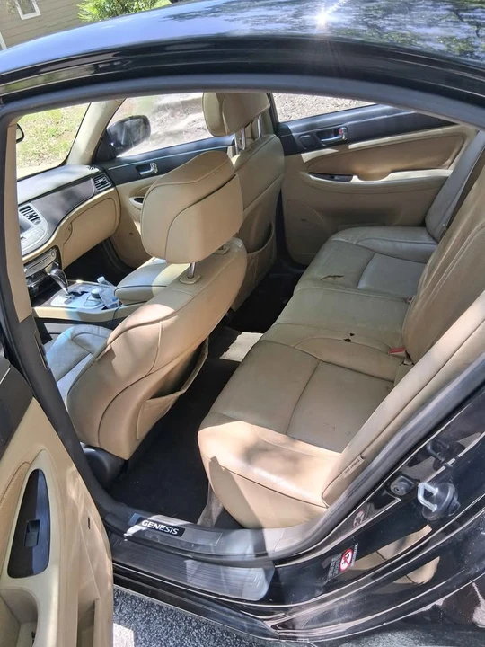 2010 Hyundai Genesis - Image 5 of 5