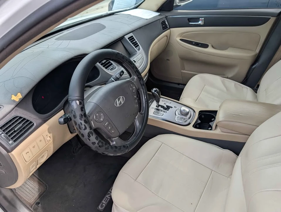 2010 Hyundai Genesis - Image 3 of 5