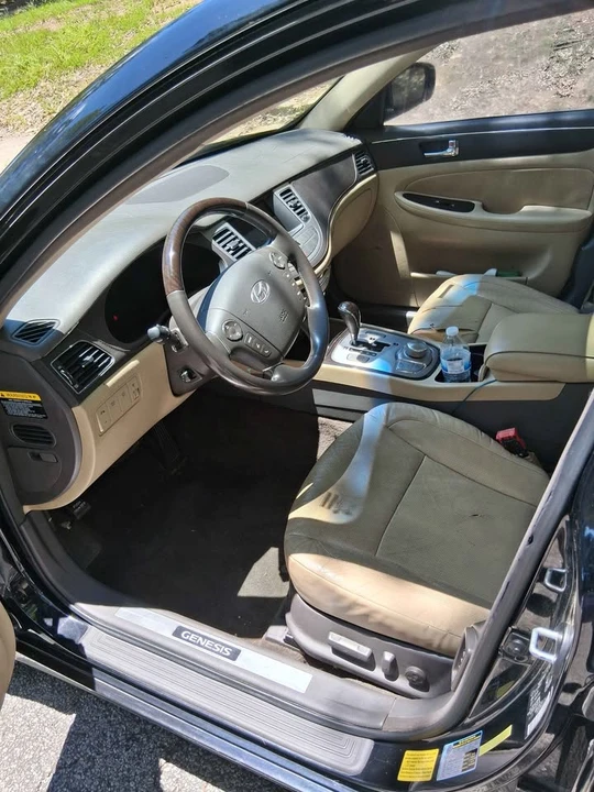 2010 Hyundai Genesis - Image 4 of 5