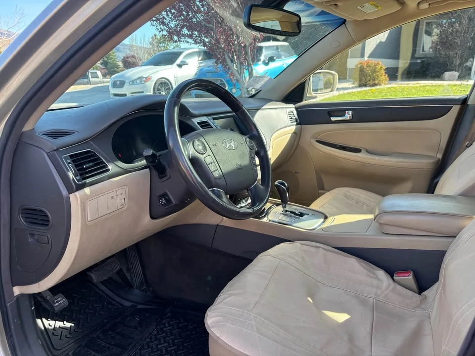 2010 Hyundai Genesis - Image 6 of 7