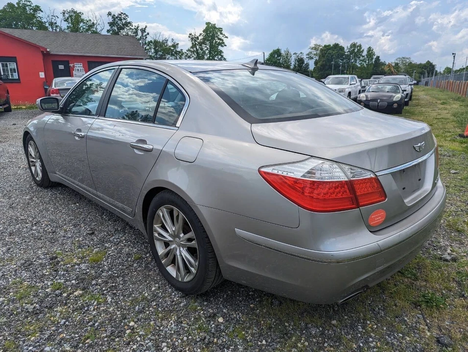 2010 Hyundai Genesis - Image 3 of 21