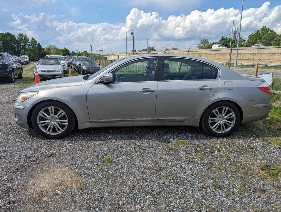 2010 Hyundai Genesis - Image 5 of 21