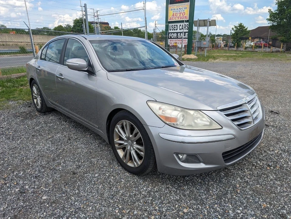 2010 Hyundai Genesis - Image 2 of 21