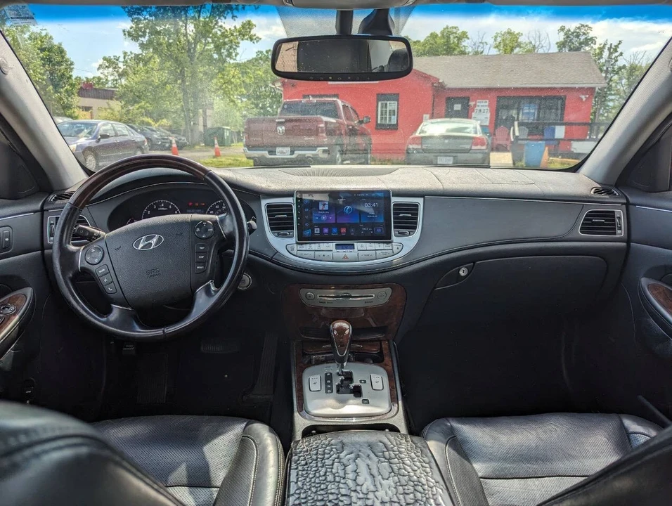 2010 Hyundai Genesis - Image 15 of 21