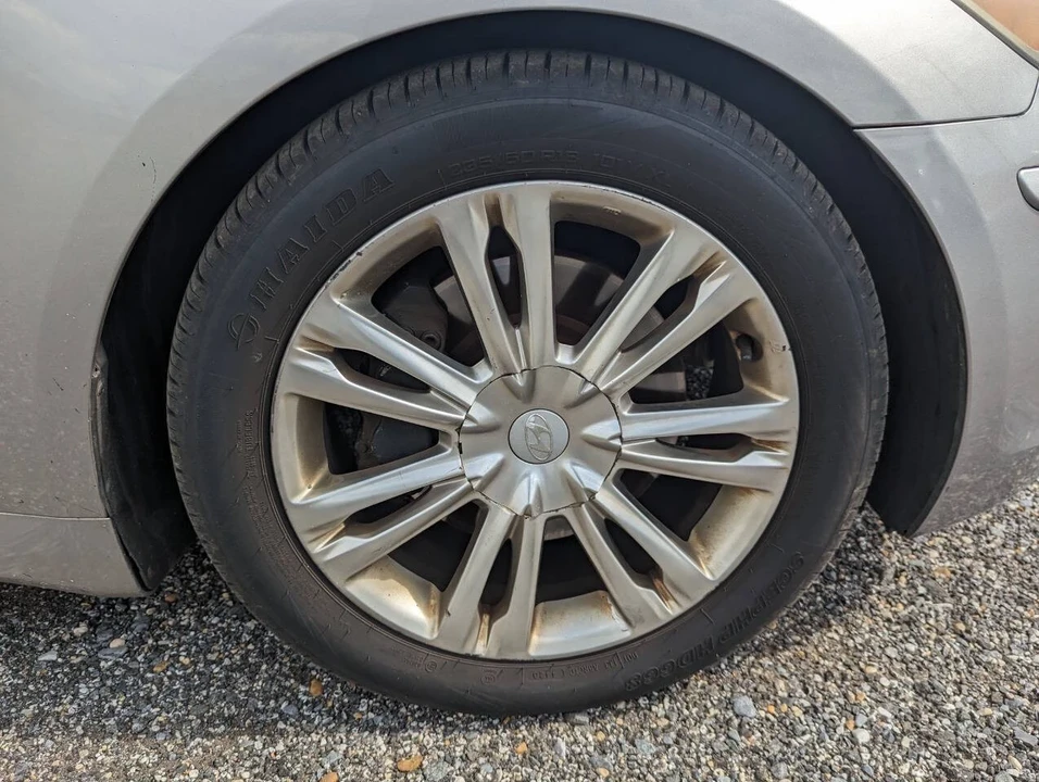 2010 Hyundai Genesis - Image 8 of 21