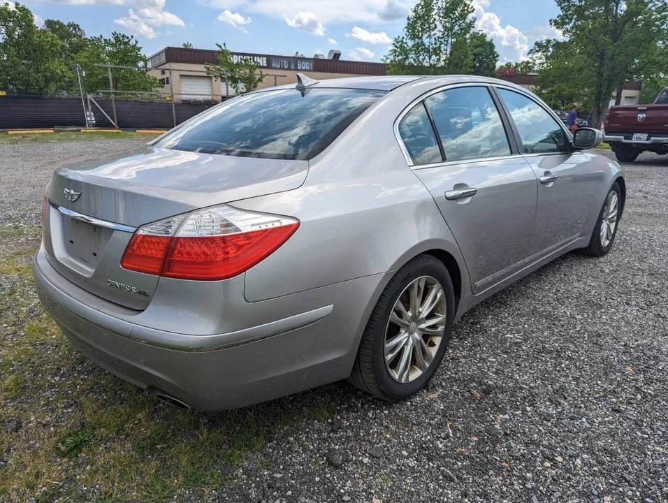 2010 Hyundai Genesis - Image 13 of 21