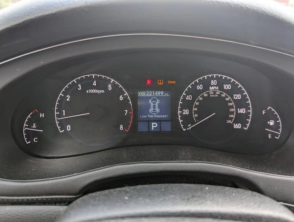 2010 Hyundai Genesis - Image 12 of 21