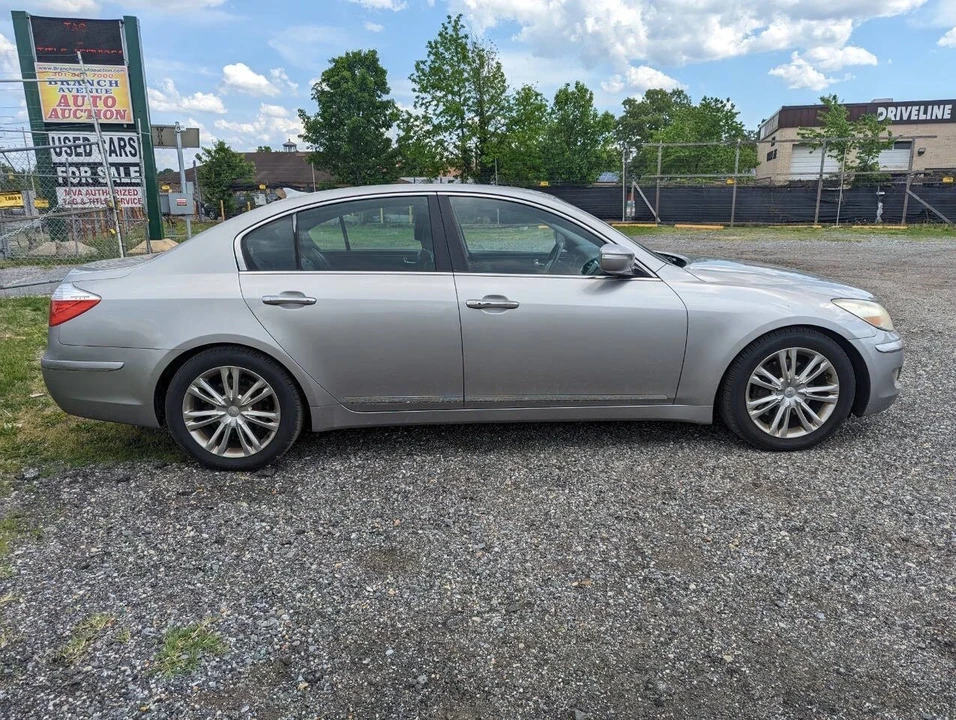 2010 Hyundai Genesis - Image 4 of 21
