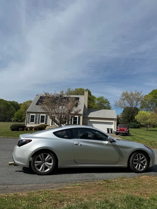 2010 Hyundai Genesis - Image 7 of 8
