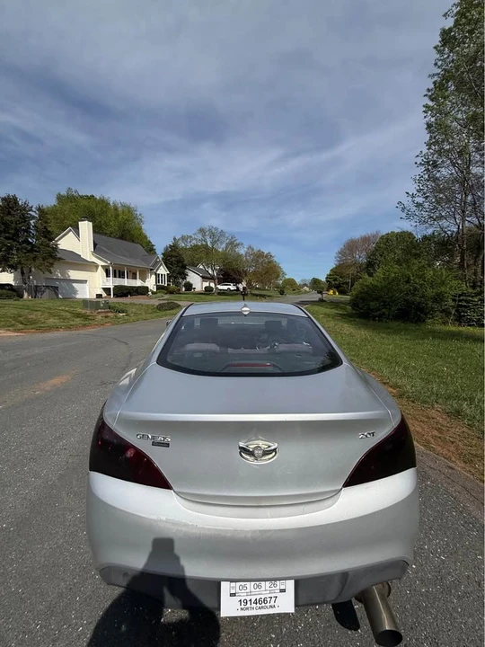 2010 Hyundai Genesis - Image 5 of 8