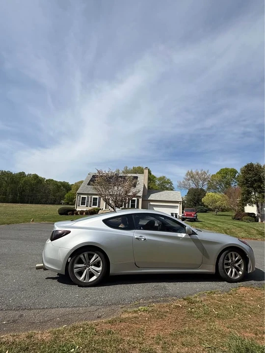 2010 Hyundai Genesis - Image 6 of 8
