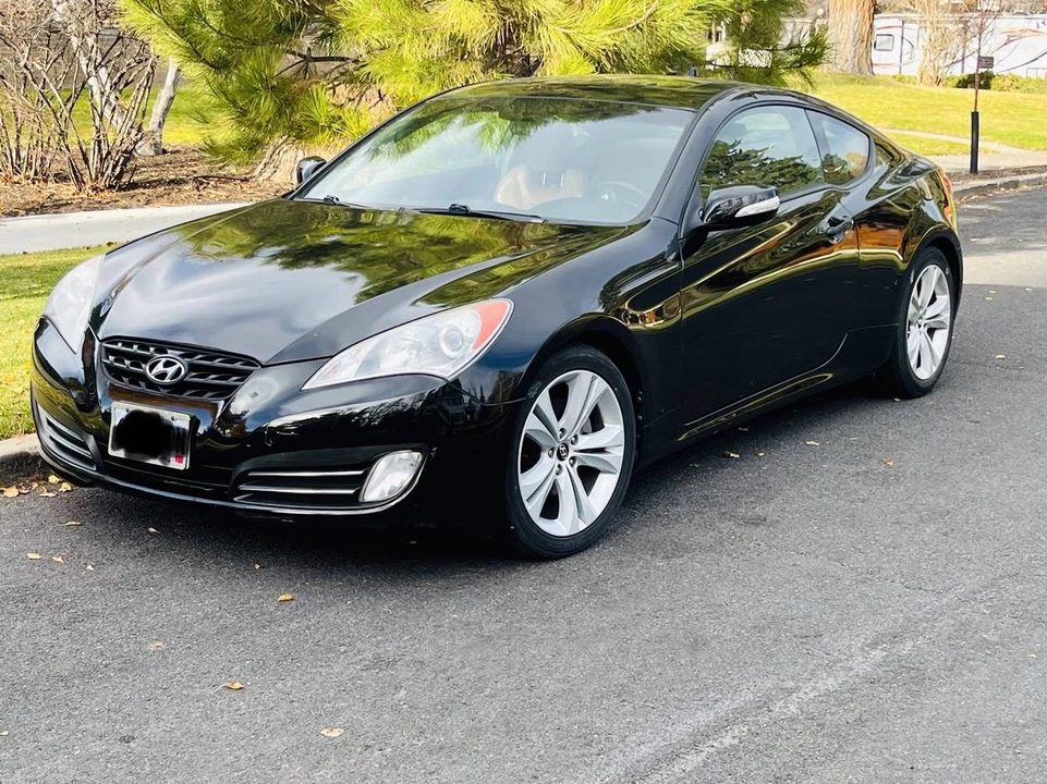 2010 Hyundai Genesis Coupe - Image 2 of 10