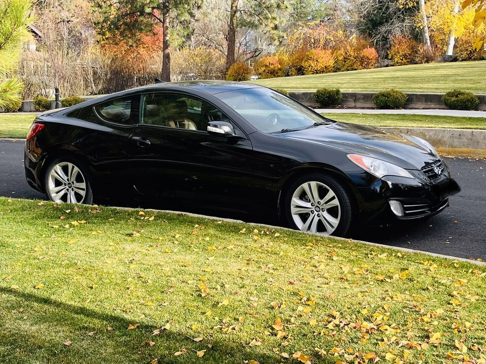 2010 Hyundai Genesis Coupe - Image 4 of 10
