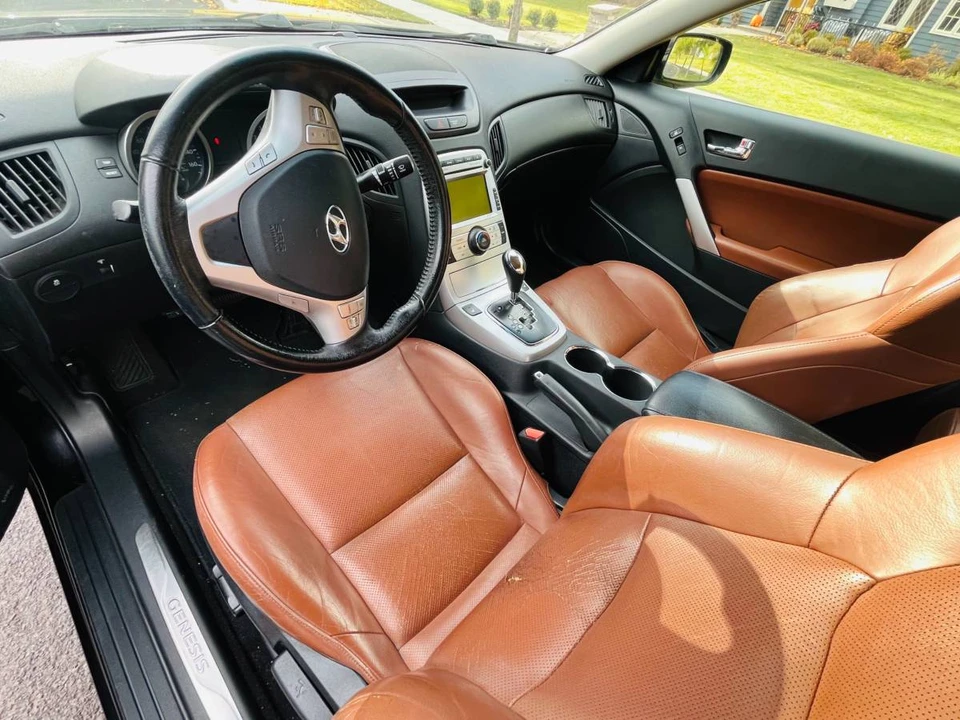 2010 Hyundai Genesis Coupe - Image 6 of 10