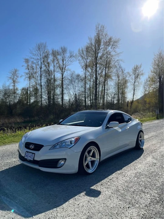 2010 Hyundai Genesis Coupe - Image 4 of 9