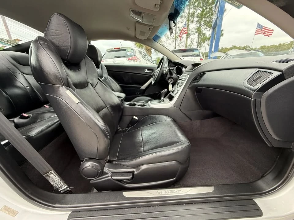 2010 Hyundai Genesis Coupe - Image 9 of 17