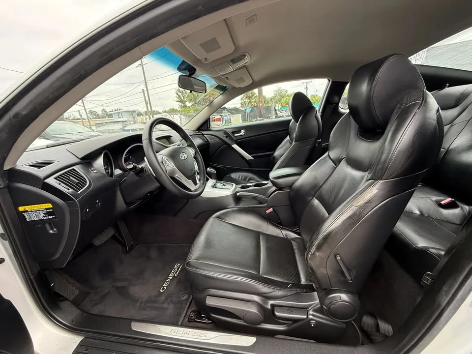 2010 Hyundai Genesis Coupe - Image 10 of 17