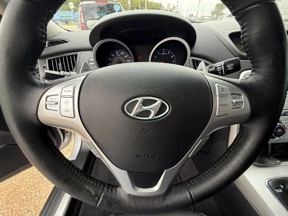 2010 Hyundai Genesis Coupe - Image 13 of 17