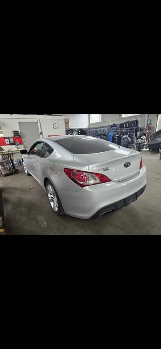 2010 Hyundai Genesis Coupe - Image 3 of 11