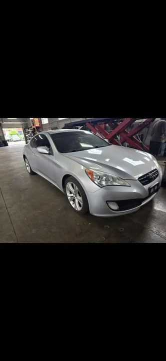 2010 Hyundai Genesis Coupe - Image 4 of 11